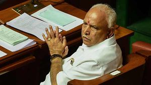  கர்நாடகாவில் திடீர் திருப்பம்.. எடியூரப்பா ஆட்சிக்கு ஆபத்தா? ரகசிய ஆலோசனை நடத்திய பாஜக எம்எல்ஏக்கள்