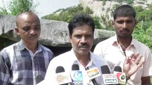 கிருஷ்ணகிரி அருகே ஆதி மனிதர்கள் வாழ்ந்த கல் திட்டைகள்- தொல்லியல் துறை ஆய்வு நடத்த கோரிக்கை 