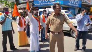 சீனா, பாகிஸ்தானின் அத்துமீறல்கள்.. திண்டுக்கல்லில் இந்து மக்கள் கட்சி போராட்டம்.. 15 பேர் கைது 
