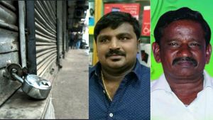 கோவில்பட்டி சிறையில் இருவர் மரணம்: வணிகர்கள் கடையடைப்பு - அரசு வேலை தர கோரிக்கை 