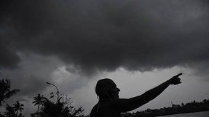கேரளாவில் தென்மேற்கு பருவமழை தொடங்கியது - 9 மாவட்டங்களுக்கு மஞ்சள் எச்சரிக்கை 