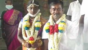 பொண்ணும் 3 அடி.. அஜித் ரசிகரான மாப்பிள்ளையும் 3 அடி உயரம்தான்.. வேளாங்கண்ணியை வியக்க வைத்த கல்யாணம்!