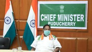 5000 புகார்களை தீர்த்துள்ளதாக கூறுவது பொய்.. கிரண்பேடியை நெனச்சா சிரிப்புதான் வருது.. நாராயணசாமி 