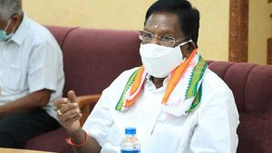 புதுச்சேரி முதலமைச்சர் நாராயணசாமிக்கு கொரோனா தொற்று இல்லை... நிம்மதி அடைந்த குடும்பத்தினர் 