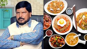 ஹோட்டல்களில் சீன உணவை விற்க தடை விதிக்க வேண்டும்... மத்திய அமைச்சர் ராம்தாஸ் அத்வாலே 