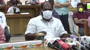 மதுரையில் ஊரடங்கு: மக்கள் அலைமோதுகிறார்கள் - கொரோனாவை கட்டுப்படுத்துவது சவால்தான் 