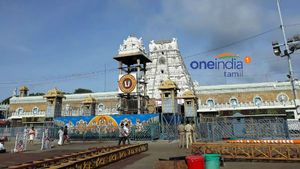83 நாட்களுக்குப் பின் திருப்பதியில் இன்று முதல் பொது தரிசனம் தொடங்கியது- அலைமோதிய பக்தர்கள் கூட்டம் 