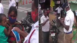மாஸ்க் போடாவிட்டால் அபராதம் விதிப்பதோடு விடுவதில்லை.. முகக் கவசமும் கொடுத்து அசத்தும் கரூர் போலீஸ் 
