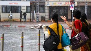 திருச்சி, திண்டுக்கல் மாவட்டத்தில் இடியுடன் கூடிய கனமழை.. பொதுமக்கள் மகிழ்ச்சி 