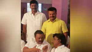 திண்டுக்கல் அதிமுகவில் வாரிசுகள் பராக்... பராக்... வலுவான பேஸ்மெண்ட் போட்டு வைத்திருக்கும் தந்தைகள் 