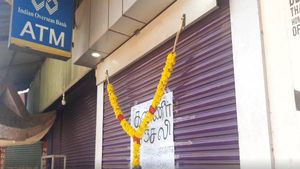 பூட்டியே கிடந்த ஏடிஎம் மையத்திற்கு கண்ணீர் அஞ்சலி போஸ்டர் ஒட்டிய மர்ம நபர்கள்.. குமரியில் பரபரப்பு 