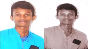 கொடுமை.. பீடித்த வறுமை.. தனக்குதானே 
