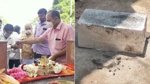 அயோத்தி ராமர் கோவில்... சேலத்தில் இருந்து 17.4 கிலோ வெள்ளி செங்கலை அனுப்பியது பாஜக, ஆர்எஸ்எஸ்! 