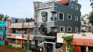 பெரியவன் நிகான்.. நடு மகன் கேனான்.. சின்னவன் எப்சன்.. வீட்டுக்குப் பேரு கிளிக்.. சூப்பர் குடும்பம்! 
