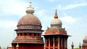 காவல் நிலையத்தில் கட்ட பஞ்சாயத்து.. சேலம் டிஐஜிக்கும் தருமபுரி எஸ்பிக்கும் ஹைகோர்ட் நோட்டீஸ் 