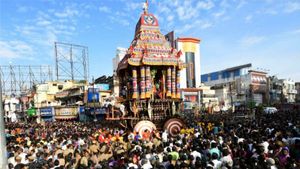 மதுரை அழகர் கோயில் வளாகத்தில் ஆடித் திருவிழா தேரோட்டம் - பக்தர்களுக்கு அனுமதியில்லை 