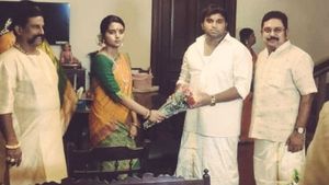 டிடிவி தினகரன் மகளுக்கும் பூண்டி வாண்டையார் பேரனுக்கும் புதுவையில் எளிமையாக நடந்த நிச்சயதார்த்தம் 