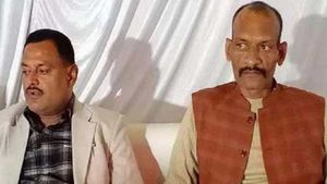 விகாஸ் துபேவின் உதவியாளர் குட்டன் திரிவேதி கைது.. அகிலேஷுக்கு நெருக்கமானவரா குட்டன்? 