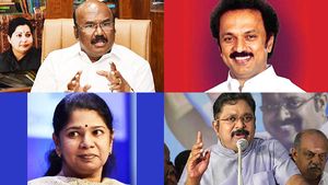 பெரியார் சிலைக்கு காவி சாயம்... அரசியல் கட்சித் தலைவர்கள் கடும் கண்டனம் 