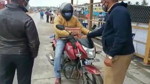 முழு ஊரடங்கு.. தமிழகத்திலிருந்து கர்நாடகா செல்லும் வாகனங்கள் தடுத்து நிறுத்தம்.. மீறினால் தடியடி! 