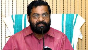 கேரளாவில் சமூக பரவல் இல்லை.. ஆனா எரிமலையின் மீது உட்கார்ந்திருப்பது போன்ற கதைதான்.. அமைச்சர் 