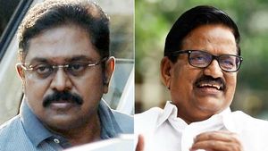 தினகரன் மகள் நிச்சயதார்த்தை ஒட்டி அழகிரி- தினகரன் சந்திப்பு- புது கூட்டணிக்கு பிள்ளையார் சுழியா? 