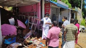  கொட்டித் தீர்த்த கனமழை.. வெள்ளம் சூழ்ந்து தனித்தீவான கேரளாவின் குட்டம்புழா கிராமம்!