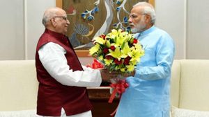 வாஜ்பாய்க்கு நெருக்கமானவர் லால்ஜி...ஒதுங்கி இருந்தவருக்கு பதவி கொடுத்த மோடி!! 