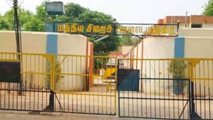 சாத்தான்குளம் மரண வழக்கு.. 5 போலீசாரும் மதுரை மத்திய சிறைக்கு மாற்றம்.. என்ன காரணம்? 