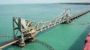 ராமேஸ்வரம் கடல் பகுதியில் புதிய ரயில் பாலம் விறுவிறுப்பு  - தலைமுறைகளை தாண்டி வரலாறு பேசும் 