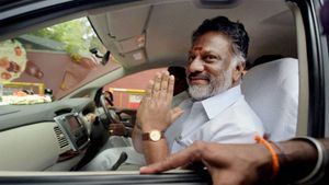 கொரோனா பரவல் எதிரொலி... கூட்டமாக வரவேண்டாம்... கட்சியினருக்கு ஓ.பி.எஸ்.வேண்டுகோள் 