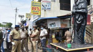 பெரியார் மீது காவி பூசிய அருண் கிருஷ்ணன் தே.பா சட்டத்தில் கைது - மத்திய சிறையில் அடைப்பு 