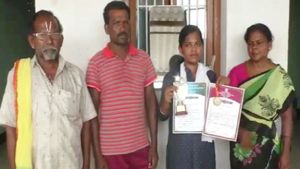அபாரம்.. தமிழே தெரியாமல் திருப்பூர் வந்த குழந்தை தொழிலாளி - +2வில் 85% மார்க் பெற்று அசத்தல்! 