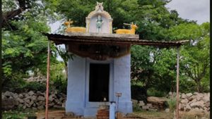  வடமதுரை வள்ளிசுனை மலைக்குன்றை அழித்து சிப்காட்- எதிர்க்கும் திமுக- மும்முரமாக ஆதரிக்கும் பாஜக!