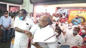 திமுகவிலிருந்து  பாஜக போனார்.. மீண்டும் திரும்பி வந்த வேதரத்தினம்..  ஸ்டாலின் முன்னிலையில் இணைப்பு 