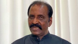 தமிழகத்தில் தீயாய் எரியும் 3 பிரச்சினைகள்.. ஒரே ட்வீட்.. மொத்தமாக கண்டித்த வைரமுத்து 