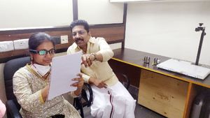 ஐஏஎஸ் தேர்வில் வென்ற பூரண சுந்தரிக்கு பார்வை குறைபாடு.. உதவிக் கரம் நீட்டிய எம்எல்ஏ டாக்டர்.சரவணன் 