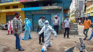 கர்நாடகாவில் அதிர்ச்சி...ஆகஸ்டில் மட்டும்...கொரோனாவுக்கு 2,656 பேர் உயிரிழப்பு!! 