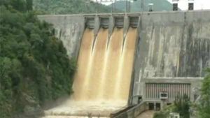 கனமழையால் நிரம்பி வழியும் பில்லூர் அணை- பவானி ஆற்றில் வெள்ளப்பெருக்கு - கரையோர மக்களுக்கு எச்சரிக்கை