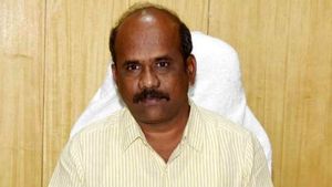 முதல்வர் சொன்ன அதே வார்த்தை.. திருச்சி கலெக்டரும் சொல்வது ஏன்? கொரோனாவை தடுக்க இதுவே சிறந்த வழியா? 