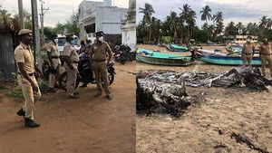 கடலூர் அருகே முன்விரோதம்- ஒருவர் வெட்டிக் கொலை- வீடுகள், படகுகள் தீக்கிரை 