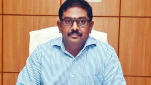 ஈரோடு மாவட்ட ஆட்சி தலைவர் கதிரவன் கொரோனா தொற்றால் பாதிப்பு 