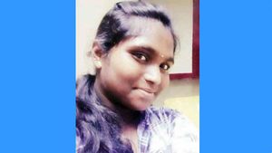  உடம்பெல்லாம் மண்ணெண்ணெய் கொட்டி.. பாத்ரூமில் குளிக்க போன 18 வயசு பெண்.. காத்திருந்த கொடுமை