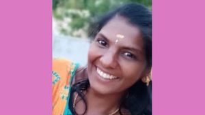  விடிகாலையில் முனகல் சத்தம்.. ஜன்னல் வழியாக எட்டி பார்த்த கணவர்.. மனைவி செய்த காரியம்.. பகீர் குமரி!
