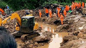 மூணாறு நிலச்சரிவு பலி எண்ணிக்கை 50-ஆக உயர்வு.. சவாலான சூழலில் 5வது நாளாக மீட்பு பணி 