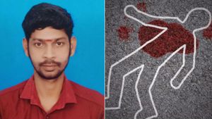  கோயில் வளாகத்தில் மளிகைக் கடை ஊழியரை கொன்று புதைத்த ஜோதிடர்.. நாடகமாடிய கள்ளக்காதலி! 