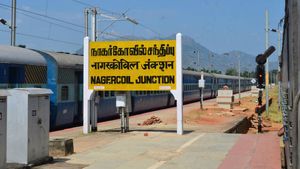 நாகர்கோவில் ரயில் நிலையம்.. மதுரை, நெல்லைக்கு கூடுதல் ரயில் விட வேண்டும்.. பயணிகள் சங்கம் கோரிக்கை 