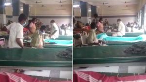 வீல் சேரிலிருந்து கட்டிலுக்கு ஷிப்ட் ஆக.. உதவி கேட்ட கொரோனா நோயாளியை கீழ் தள்ளிவிட்ட ஊழியர்- வீடியோ 