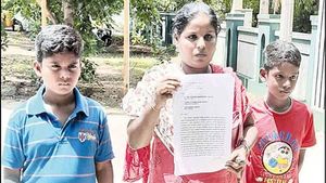 நான் உசுரோட இருக்கேன்.. அவர்  2வது கல்யாணம் கட்டி ஜாலியா இருக்கார்.. டிஐஜியிடம் குமுறிய மனைவி!
