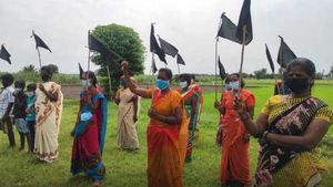  சென்னை-சேலம் எட்டுவழி சாலைக்கு எதிர்ப்பு- காஞ்சிபுரம் விவசாயிகள் கறுப்புக் கொடி போராட்டம்